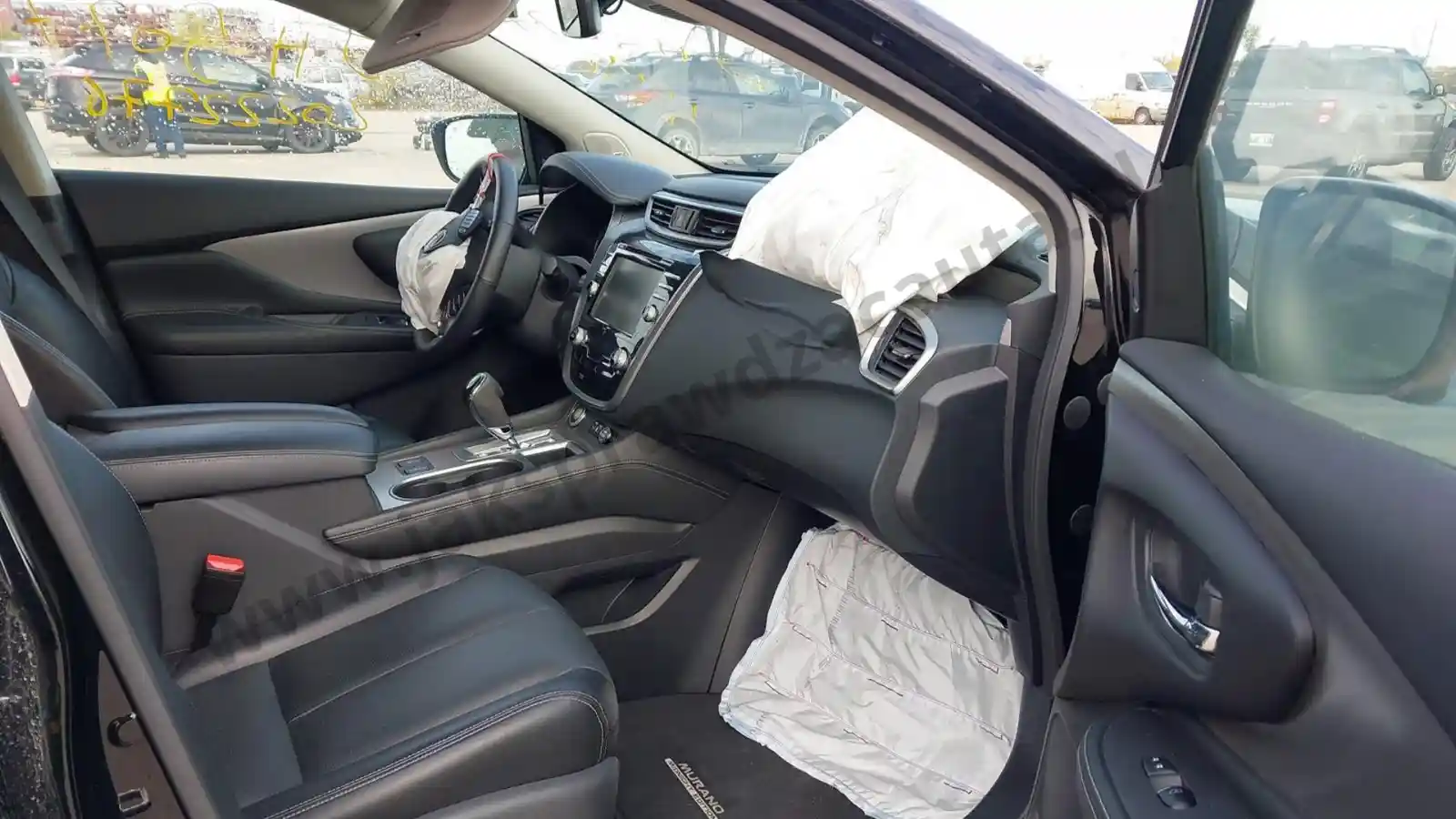Nissan Murano – wystrzelone poduszki powietrzne na zdjęciach aukcyjnych